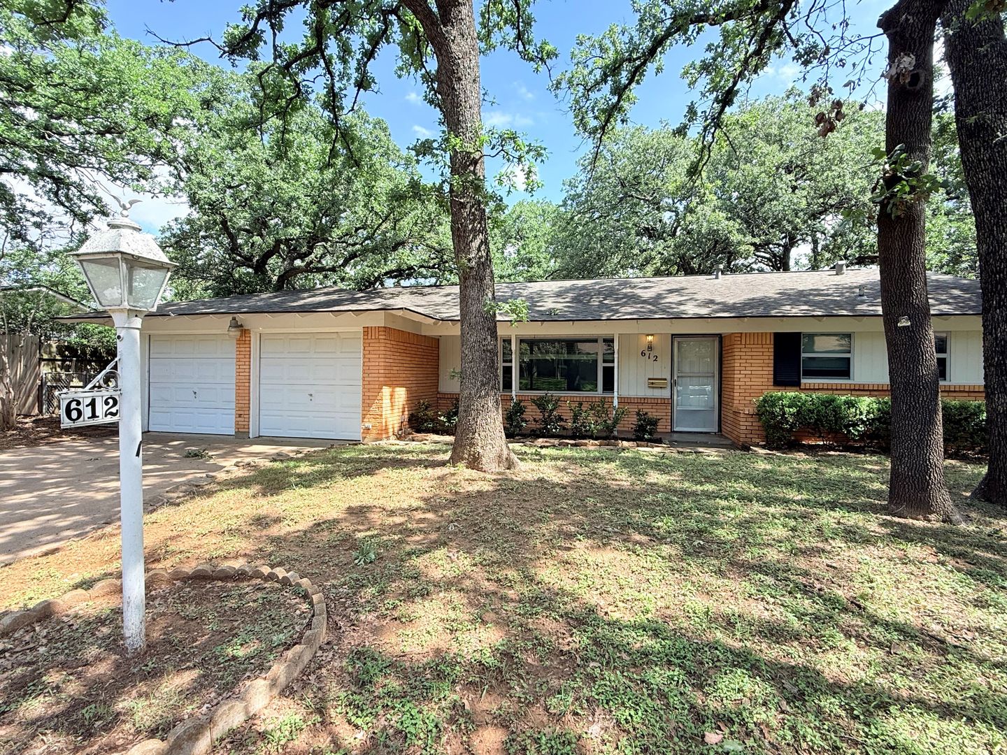 Hurst House: 612 Hillview Drive