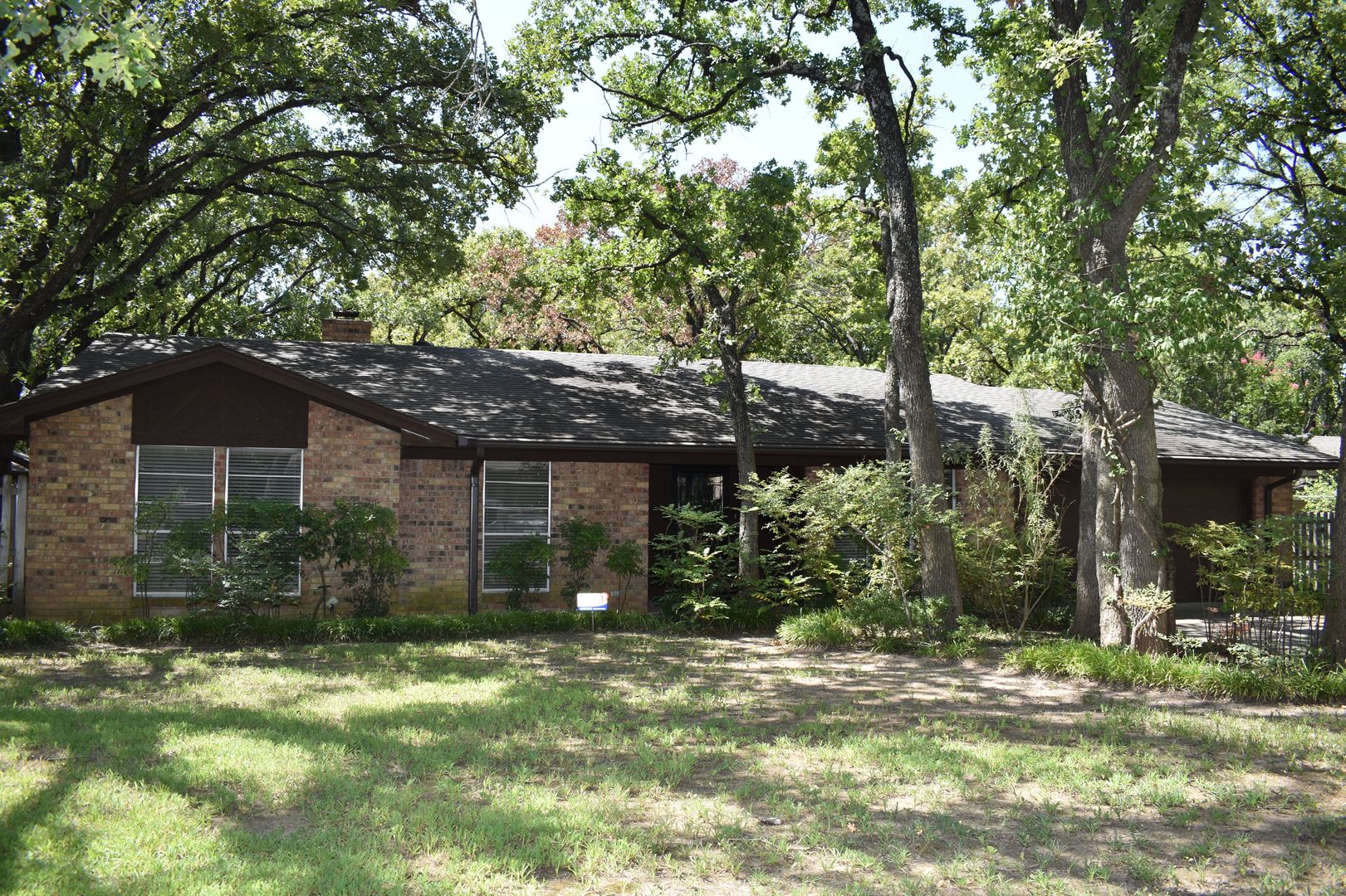 Grapevine House: 2929 Oak Forest Dr. [LO]