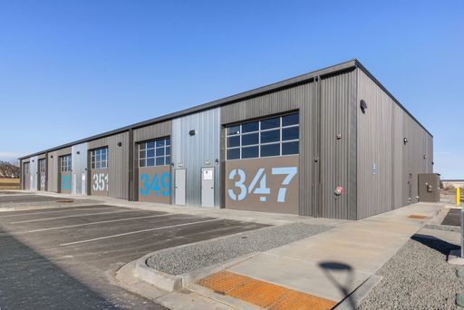 1,296 SF Industrial Workshops at Tinwerk – Free Rent Incentive – photo 1
