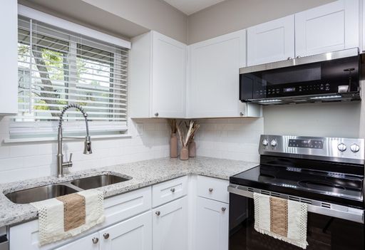 2 Bedroom Townhome – 5801 Riverdale Rd, College Park, GA 30349