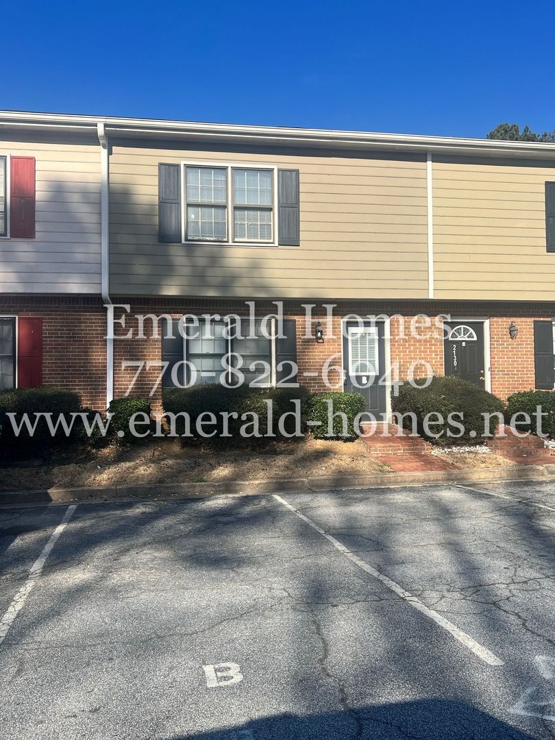 Snellville House: 2130 - B Kings Gate Circle