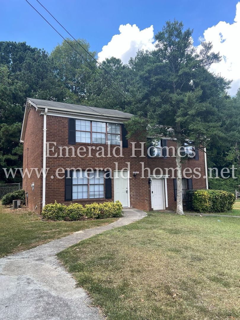 Lawrenceville Apartment: 838-840 Stillwater Lane