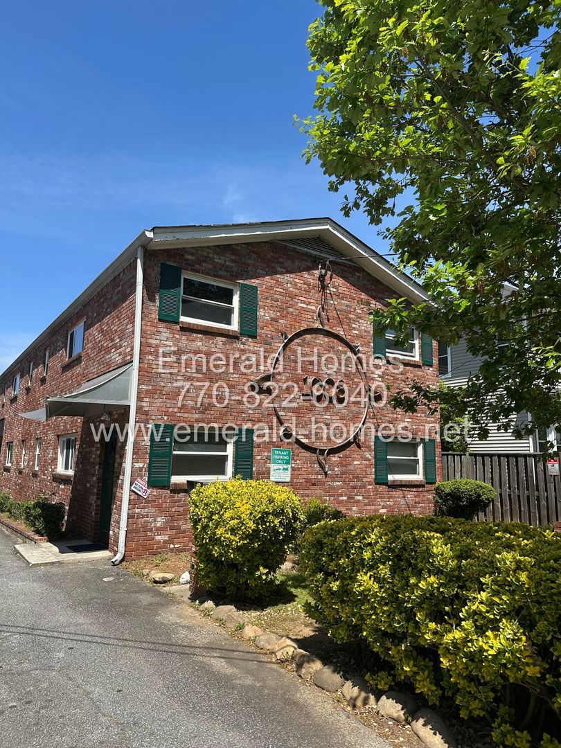 Atlanta Apartment: 1008 St. Charles Avenue