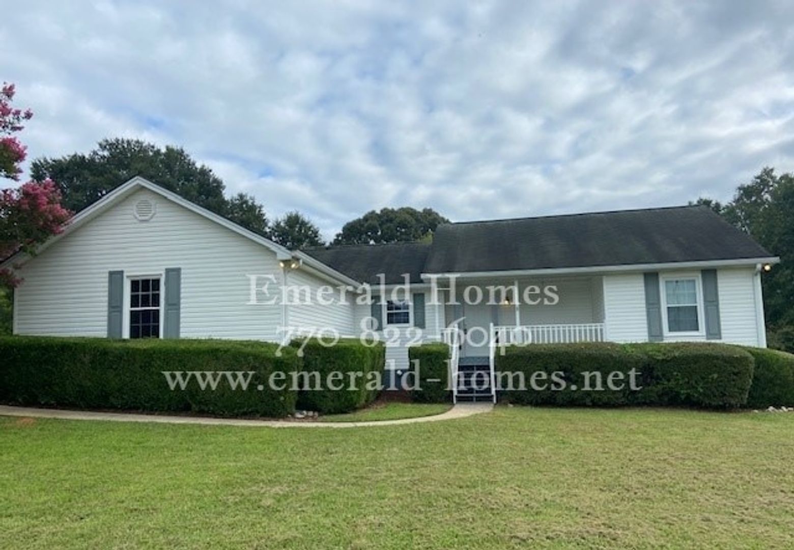 MOVE IN SPECIAL! $500 IN FREE RENT!  **Charming 3 Bedroom, 2 Bath Ranch (1460 sqft) on Spacious Lot (1.4 acres)**