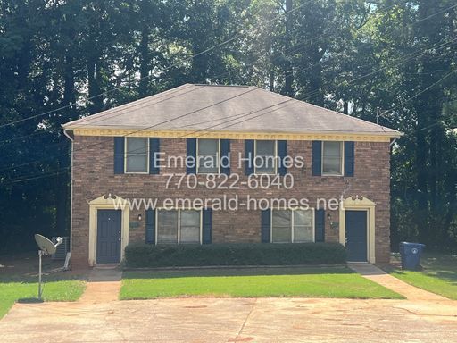 Spacious 2-Bedroom Townhome with Screened-In Porch! – photo 1