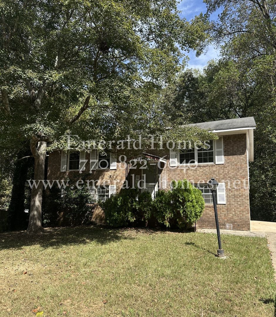 Riverdale House: 6624 Stark Court