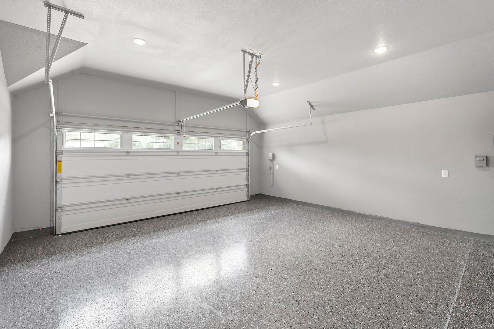Thorndale House: 203 E Salty