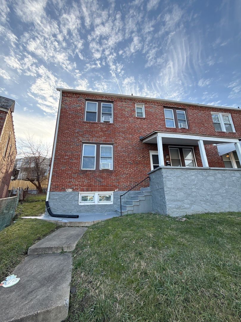 Baltimore House: 2525 W Cold Spring Ln