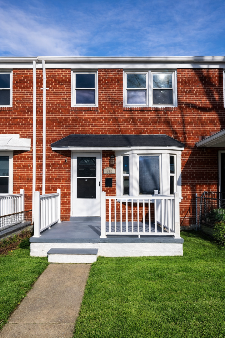 Essex House: 834 North Marlyn Ave