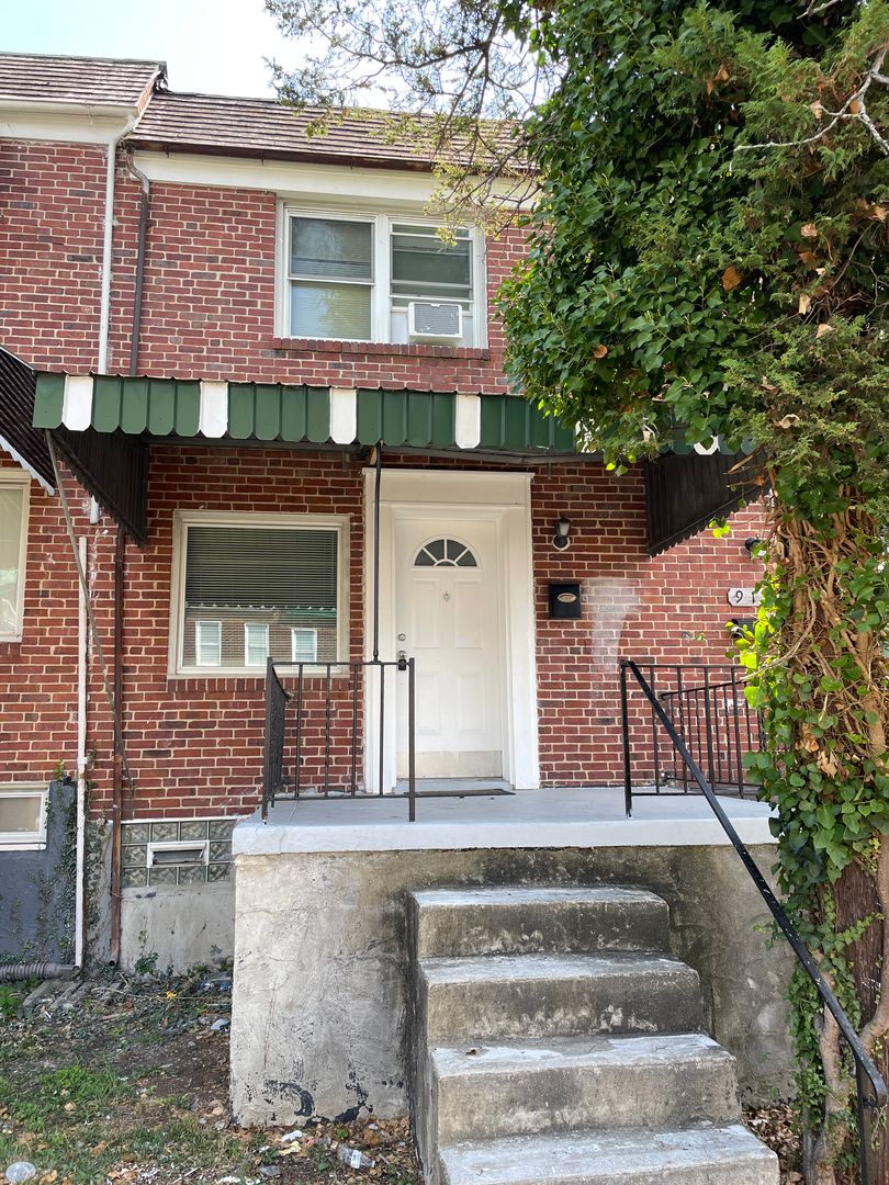 Baltimore House: 921 Bonapart Ave