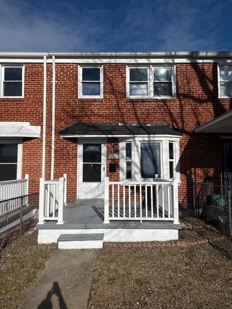 Essex House: 834 North Marlyn Ave