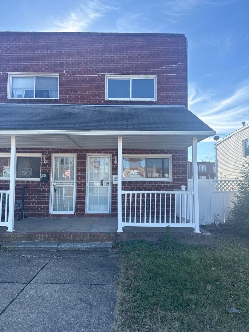 Baltimore House: 6545 Baltimore Ave