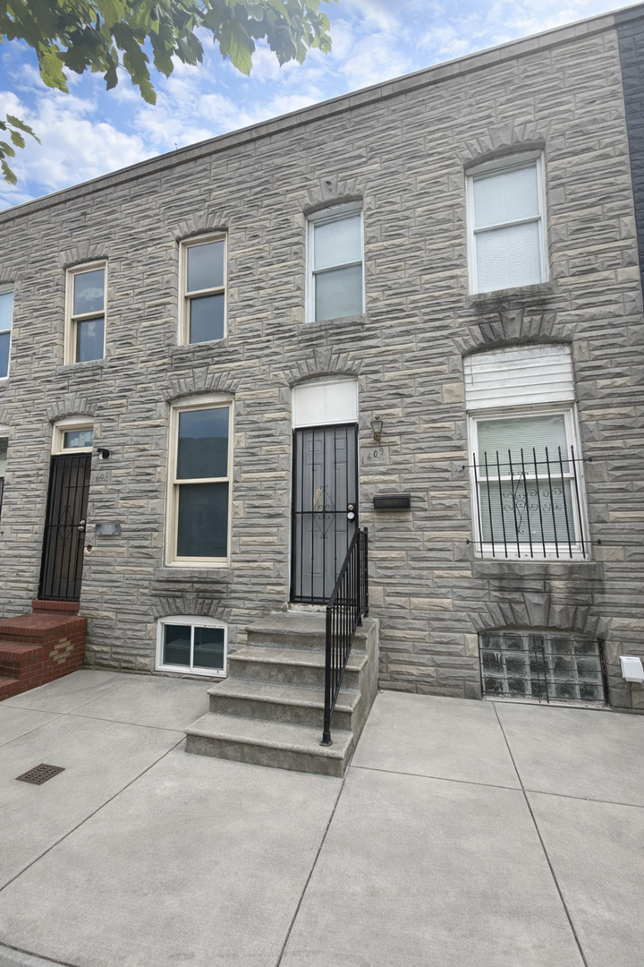 Baltimore House: 1609 W Pratt St