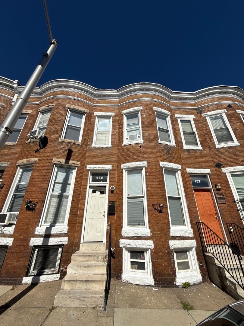Baltimore House: 450 E Lorraine Ave