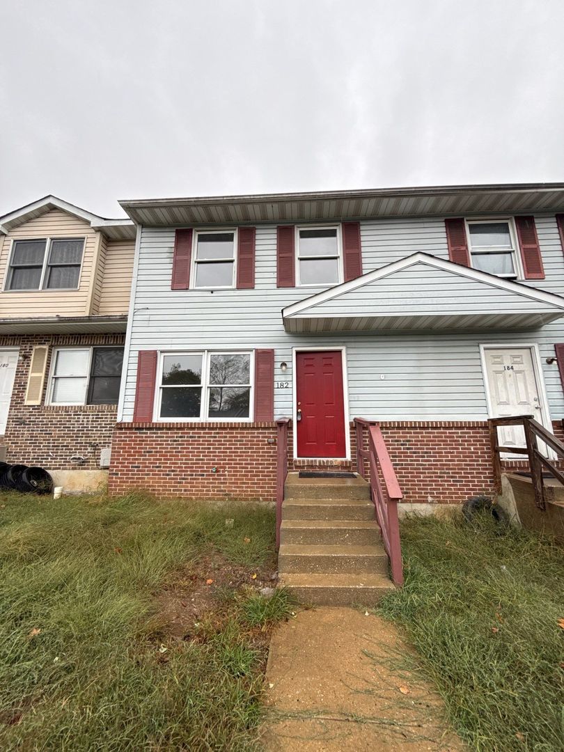 Elkton House: 182 E Village Rd Elkton, MD 21921