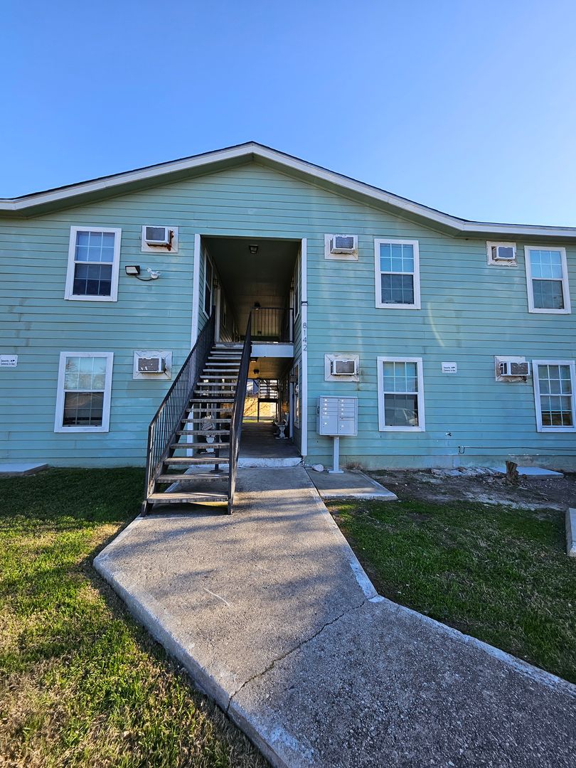 San Antonio Apartment: 8142 Glen Mont Dr