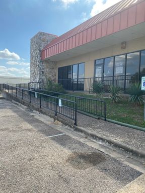 Church looking for Location? New Business coming into Austin? Office spaces available 12/26 – photo 1
