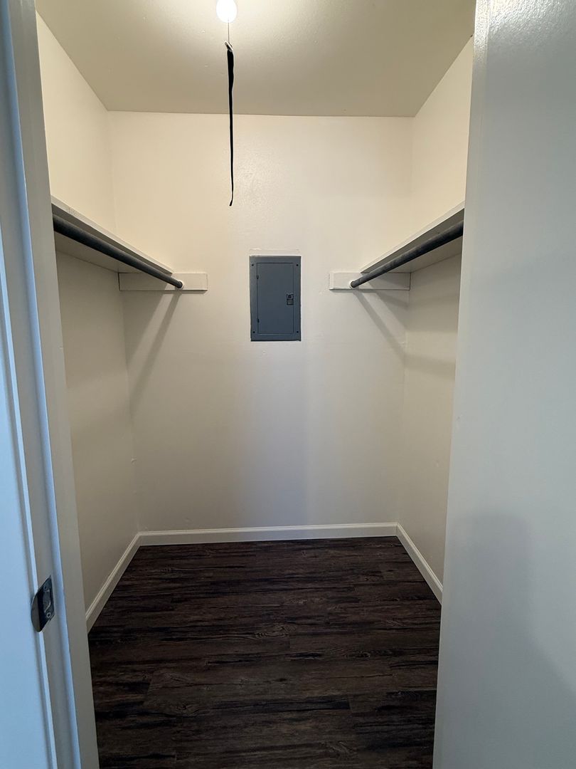 McGregor Apartment: 400 Johnson Dr