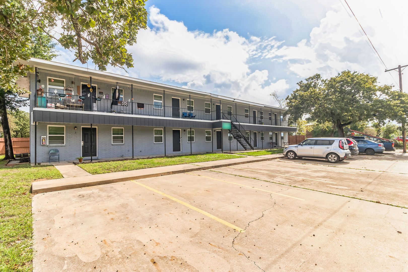 ROCKDALE Apartment: 306 CALHOUN DR