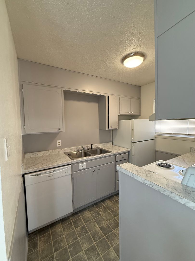 McGregor Apartment: 400 Johnson Dr - UNIT 118