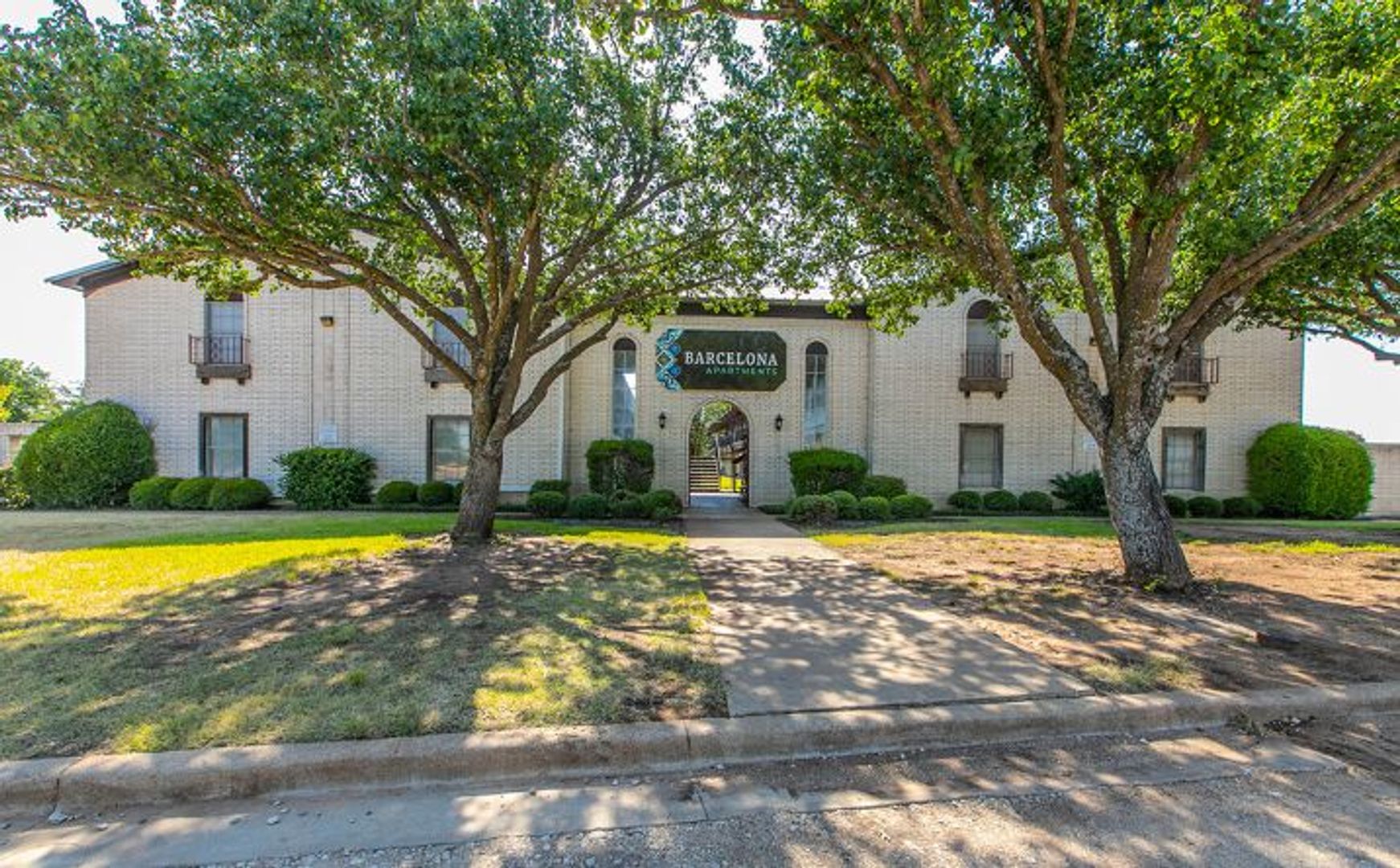 McGregor Apartment: 400 Johnson Dr