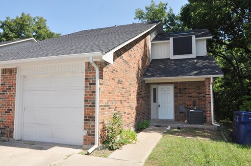 VEW NOW/COMING SOON – Spacious Corner 2BR Fourplex Near Lake Ray Hubbard with a Garage! – photo 1
