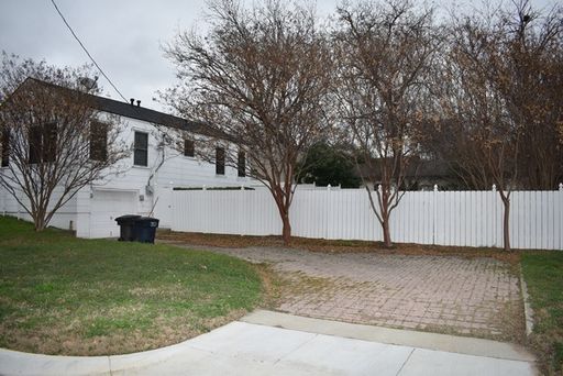 Adorable 2-1-1 in the cultural district of Fort Worth! – photo 1