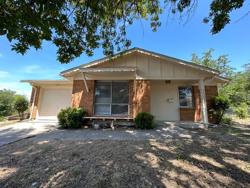 VIEW NOW/COMING SOON - Charming 2-Bedroom Home with Large Backyard in Lake Worth! – photo 1
