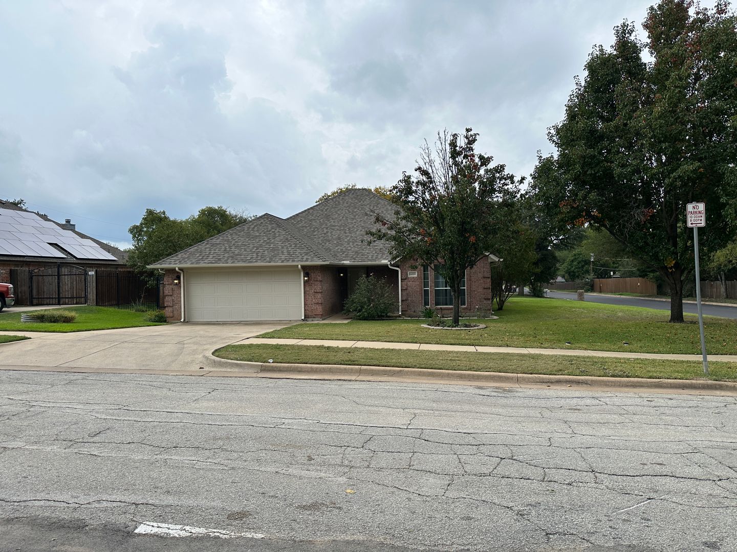 North Richland Hills House: 6400 Harmonson Road