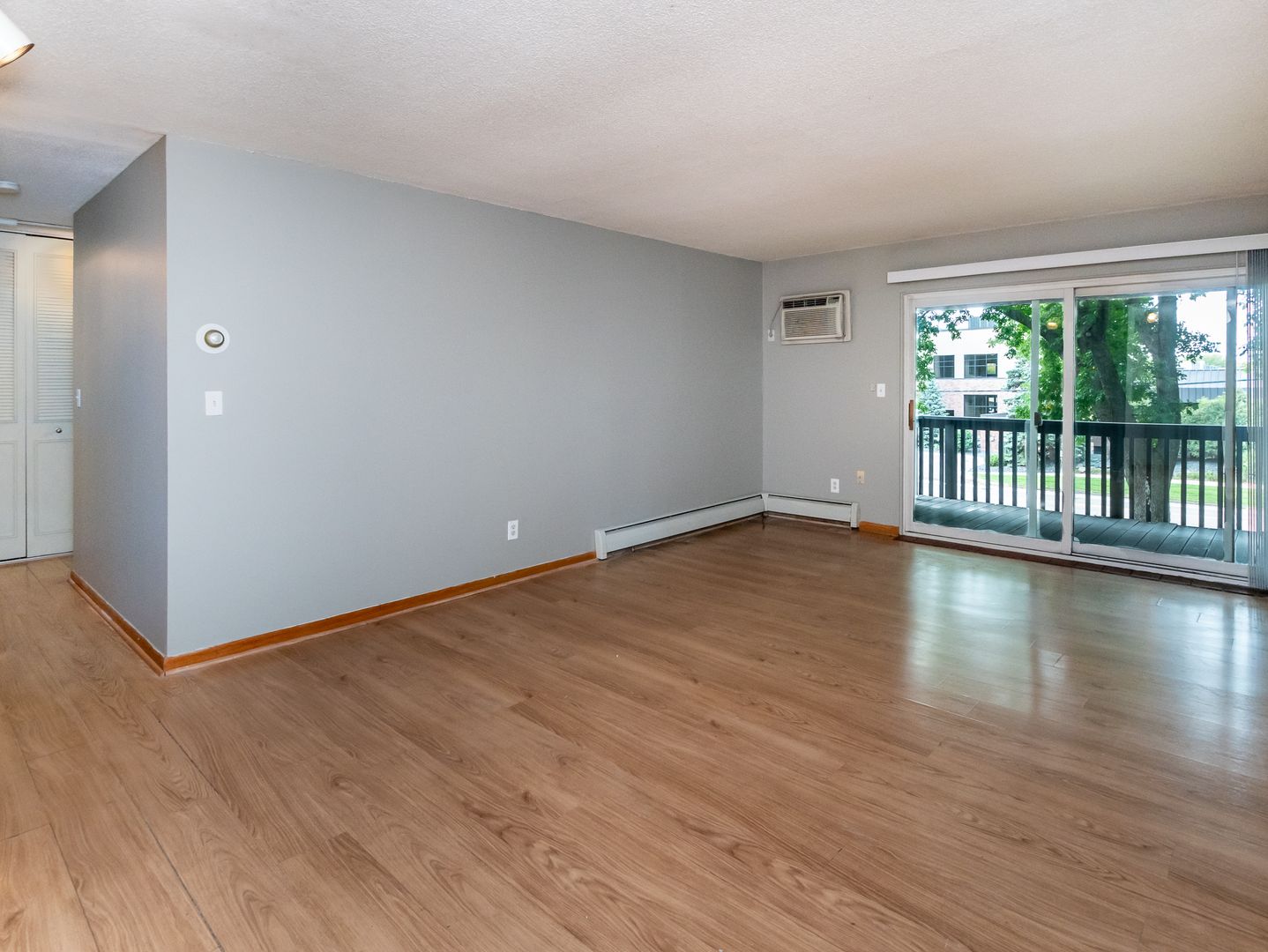 Roseville House: 2800 Hamline Avenue N #217