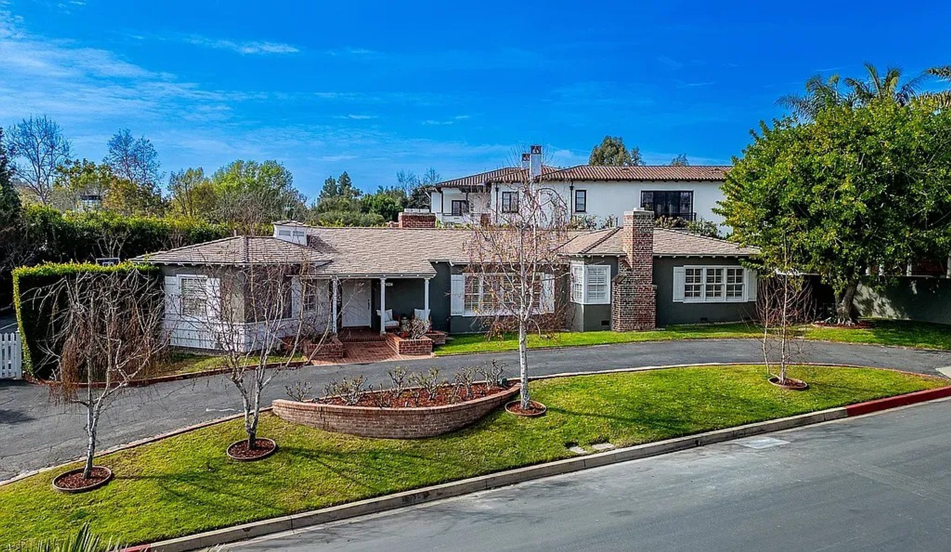 Los Angeles House: 157 N Woodburn Dr