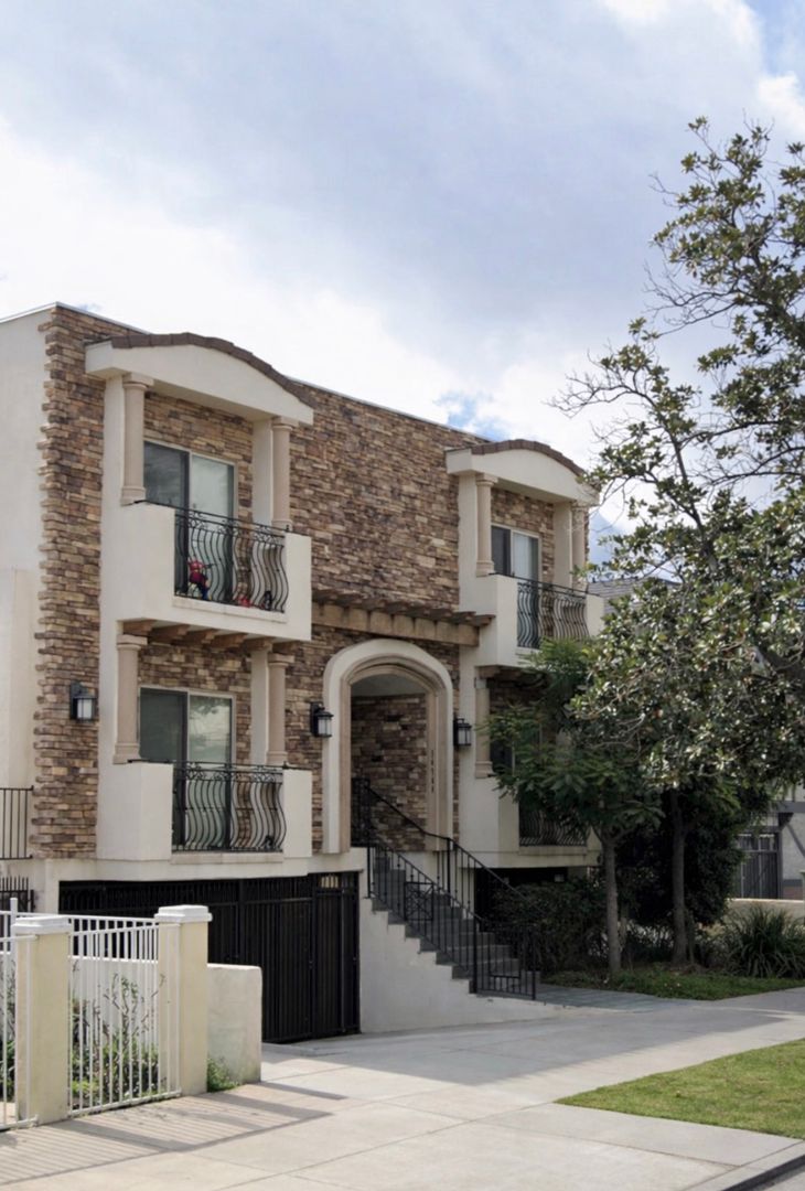 Van Nuys Townhome: 14764 Sylvan St