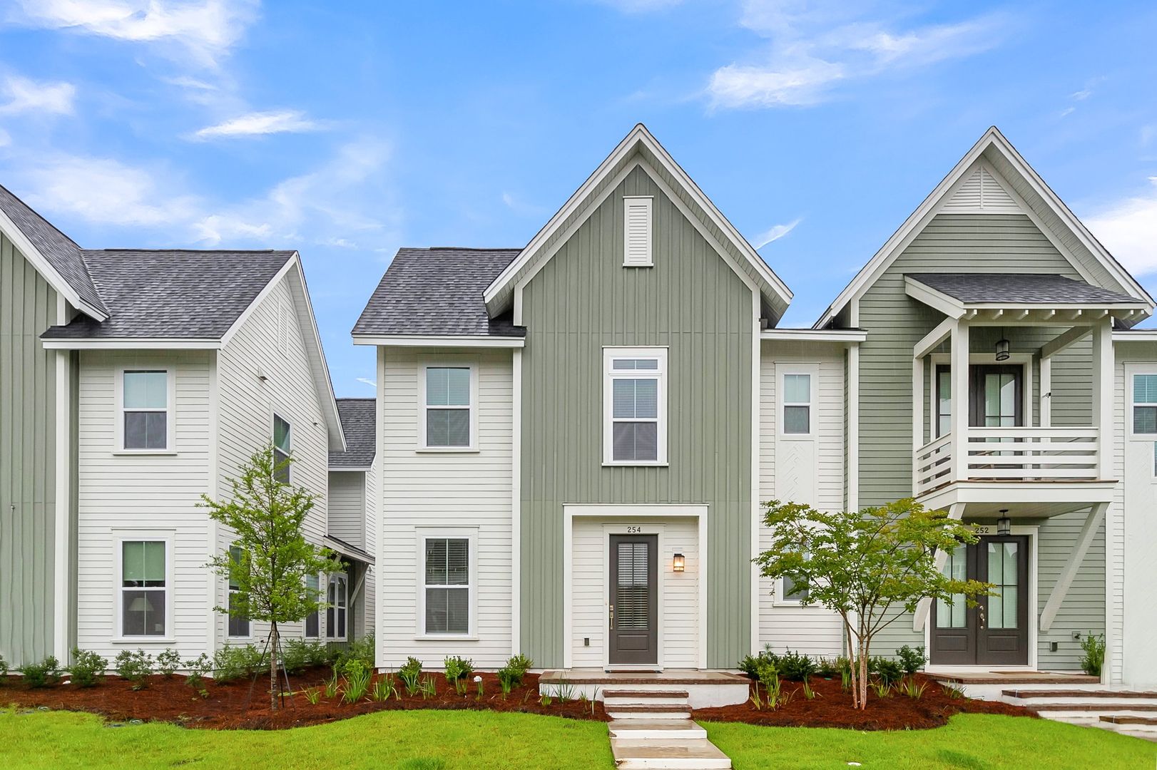 Summerville House: 254 Symphony Ave