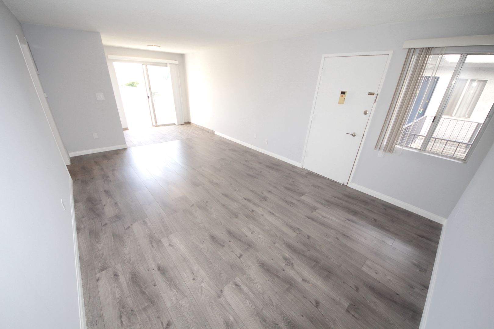 Los Angeles Apartment: 12133, 12135 Mitchell Avenue