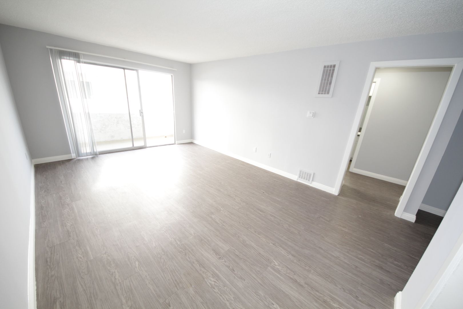 Los Angeles Apartment: 12133, 12135 Mitchell Avenue