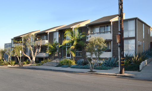 Santa Monica Apartment: 418 Pier Avenue