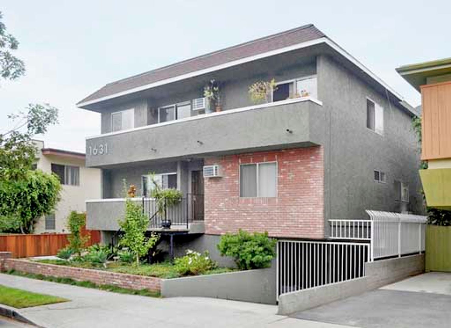 Los Angeles Apartment: 1631 South Westgate Avenue