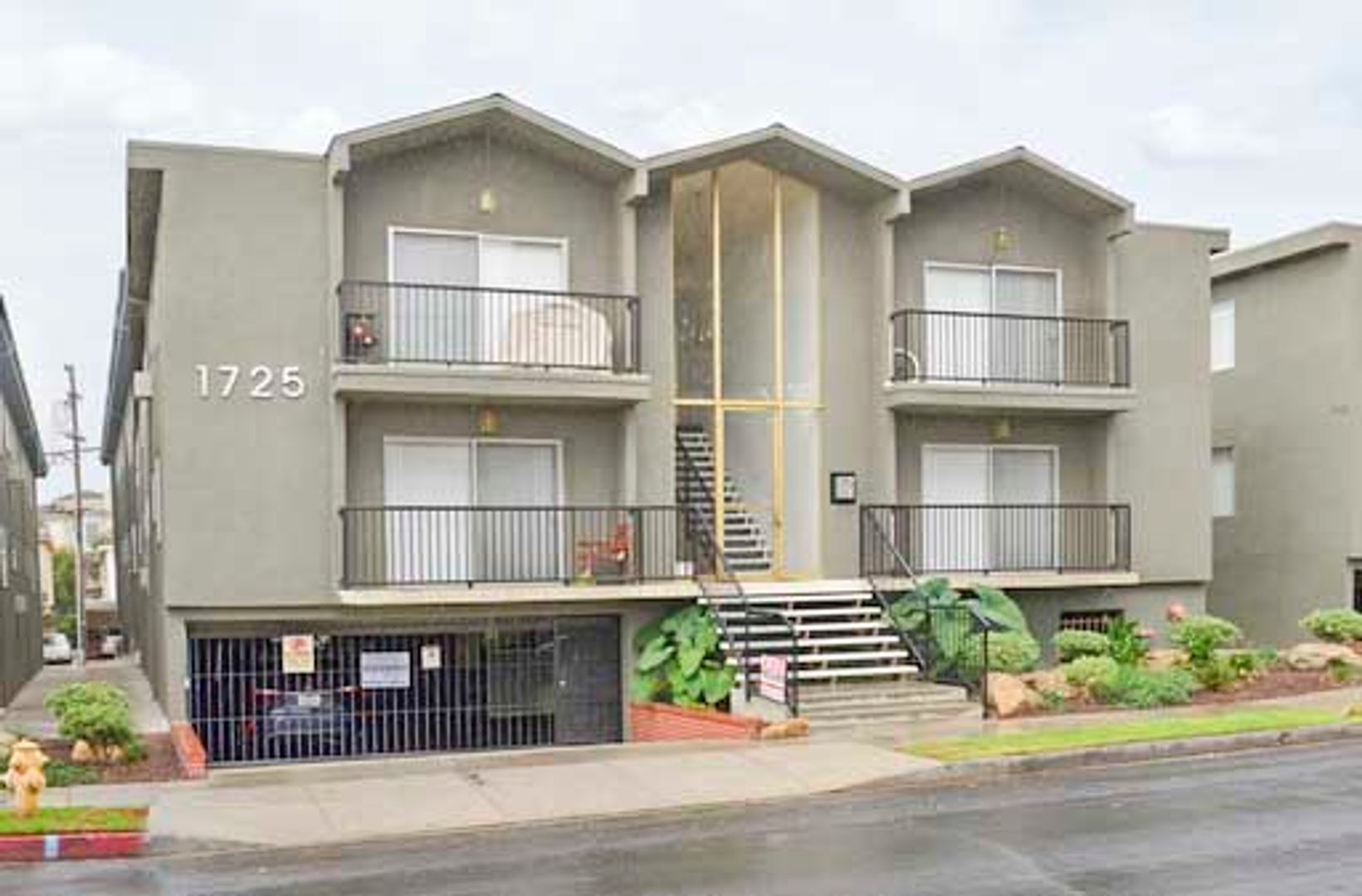 Los Angeles Apartment: 1721, 1725, 1733 Purdue Avenue