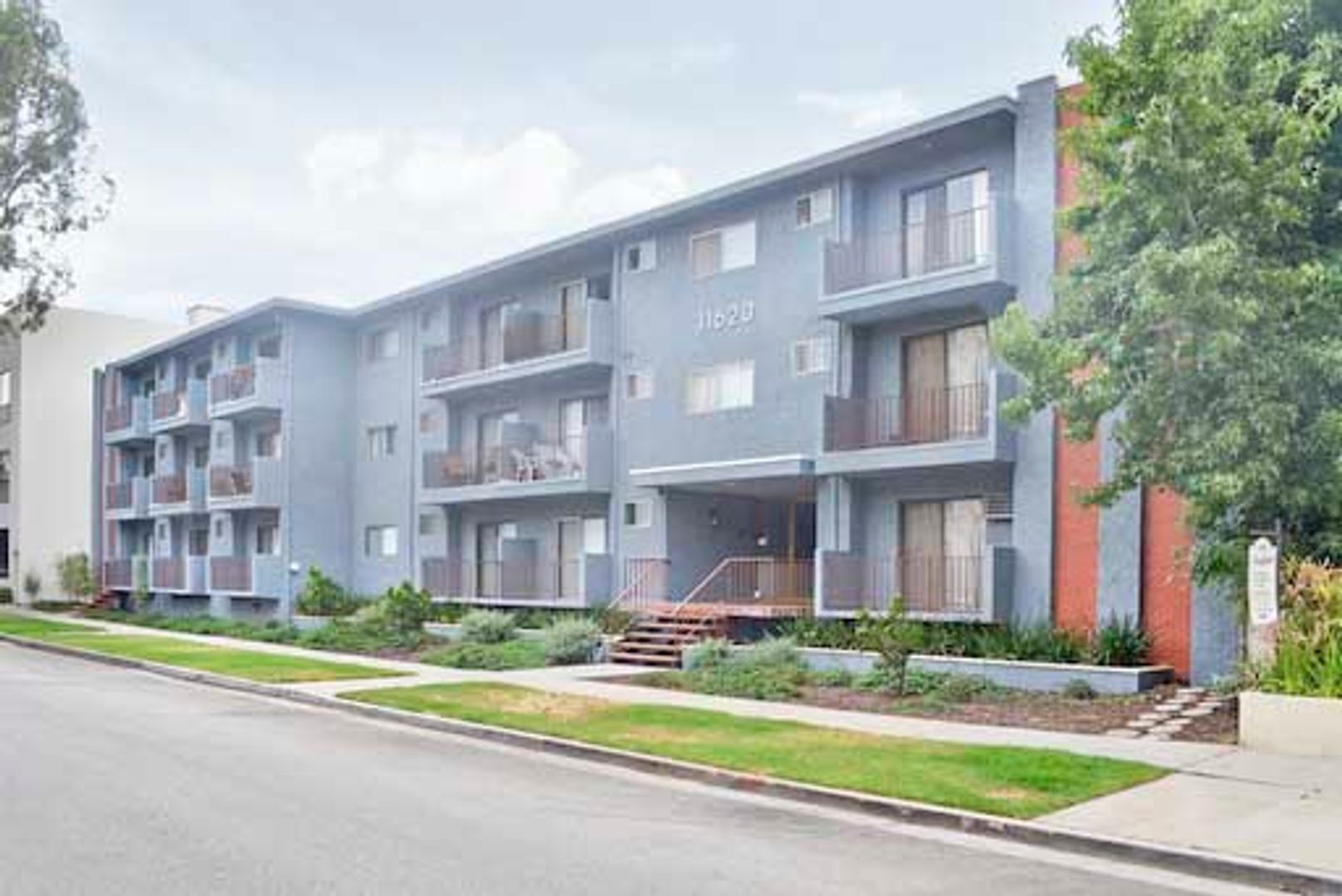 Los Angeles Apartment: 11620 Mayfield Avenue