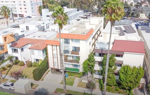 1 x 1 Fully Renovated, Near Beach with EV Charger Connected to Unit – photo 1