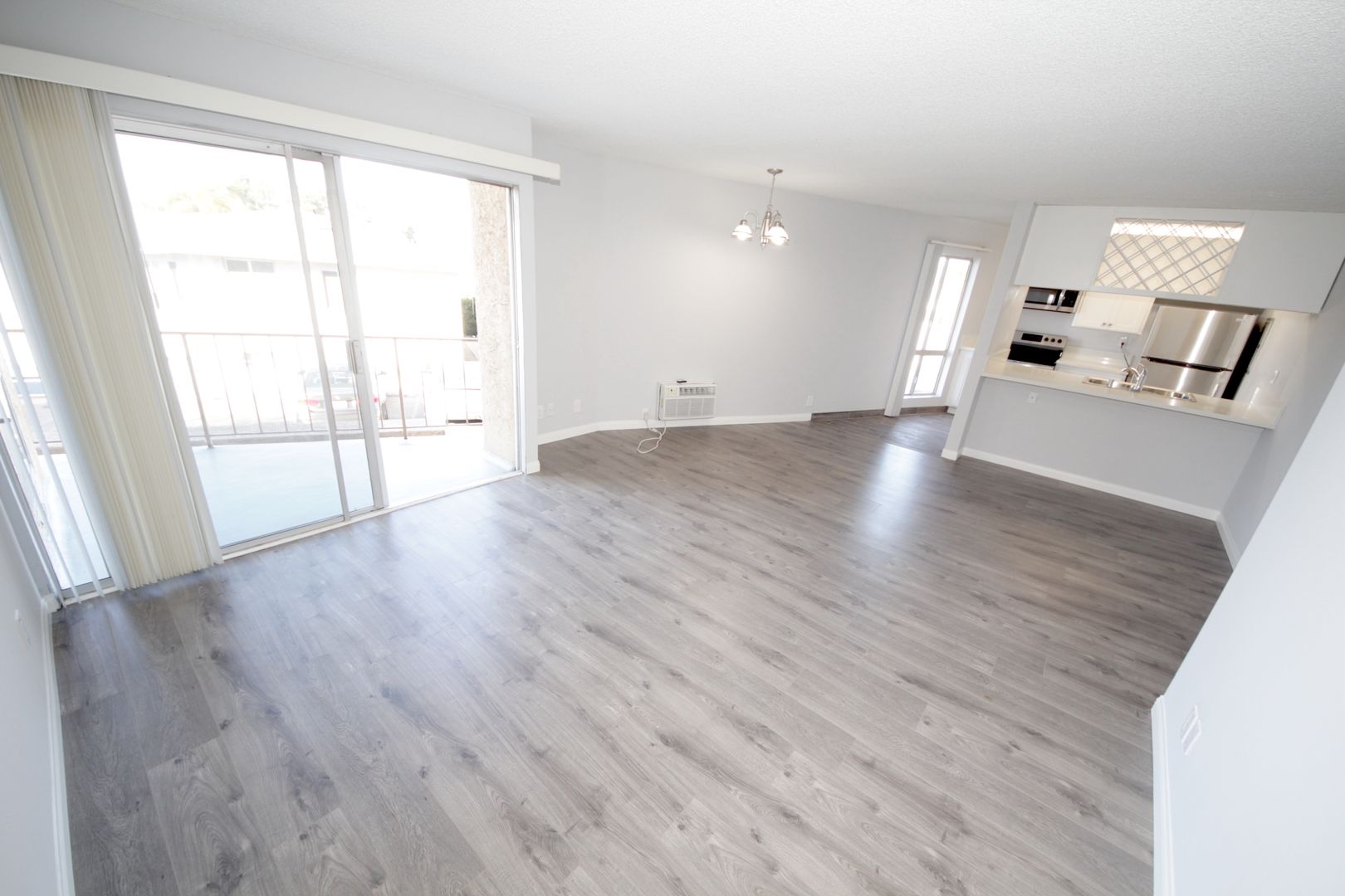 Los Angeles Apartment: 3128 Overland Avenue