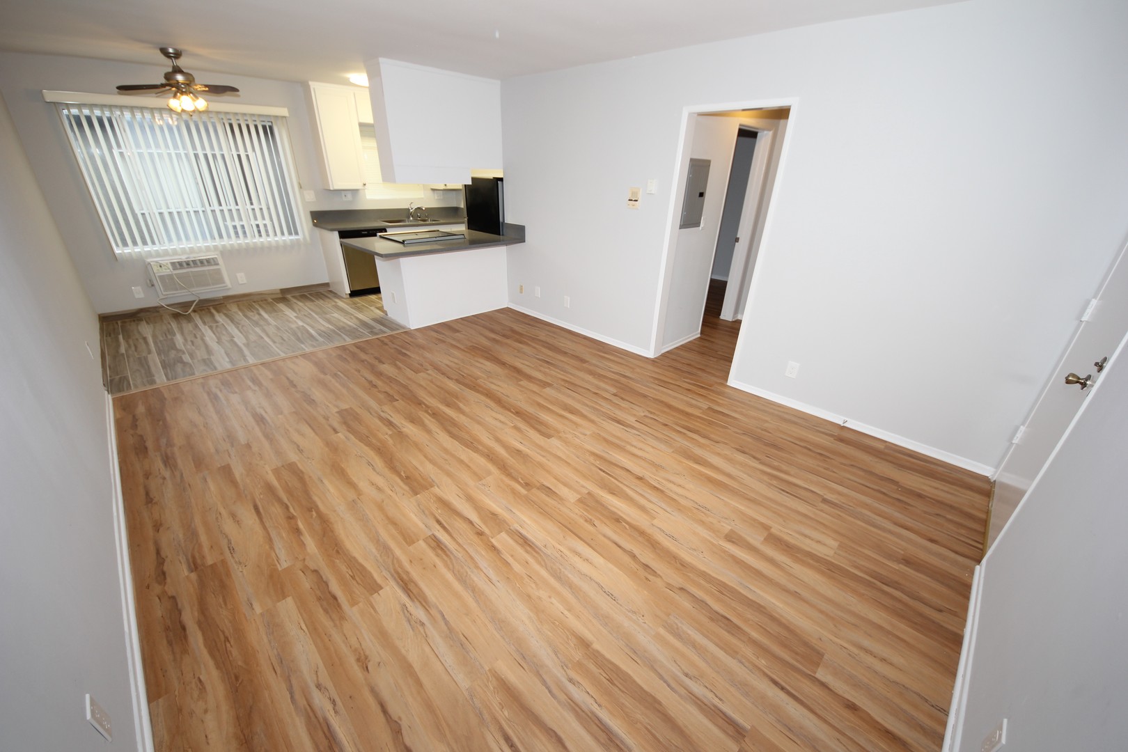 Los Angeles Apartment: 1721, 1725, 1733 Purdue Avenue