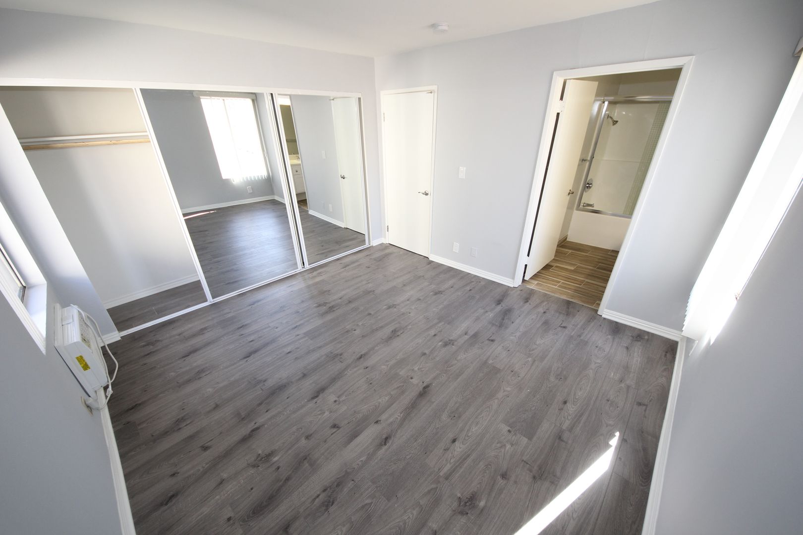 Los Angeles Apartment: 10615 Rose Avenue