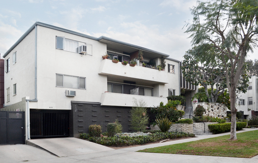 West Hollywood Apartment: 8221 De Longpre Avenue
