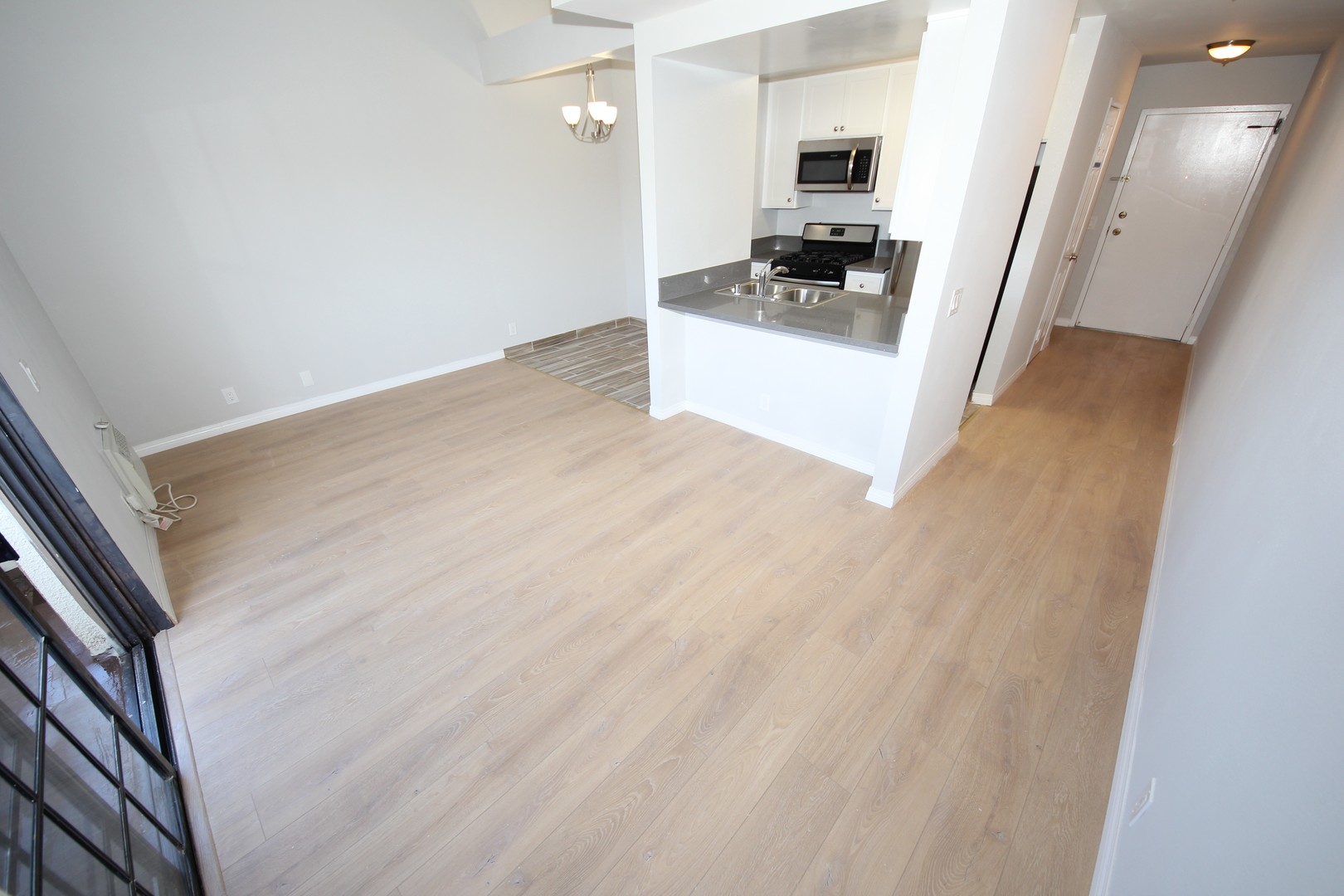 Venice Apartment: 1140 Venice Blvd