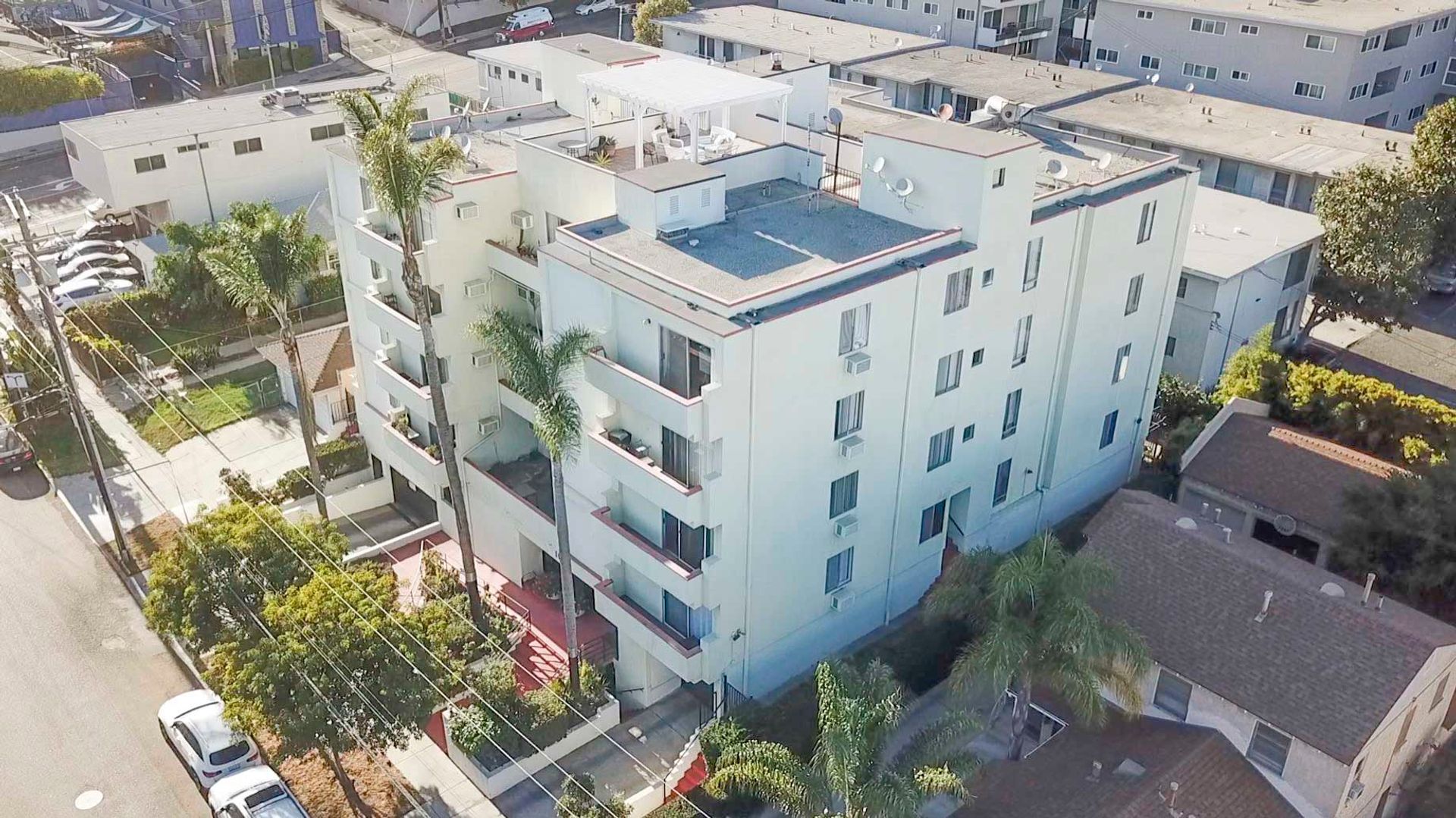 Los Angeles Apartment: 10615 Rose Avenue