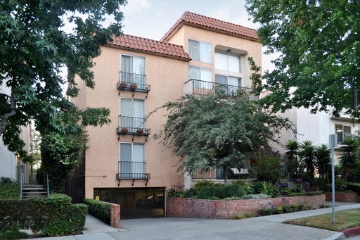 Santa Monica Apartment: 219 Montana Avenue
