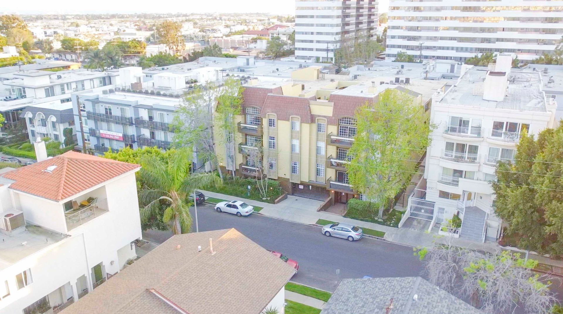 Los Angeles Apartment: 1253 Barry Avenue