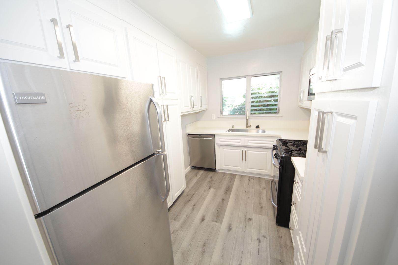 West Hollywood Apartment: 8221 De Longpre Avenue