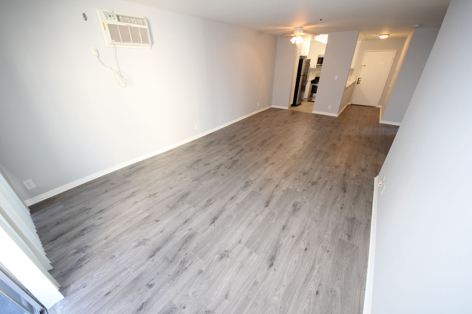 Los Angeles Apartment: 10615 Rose Avenue